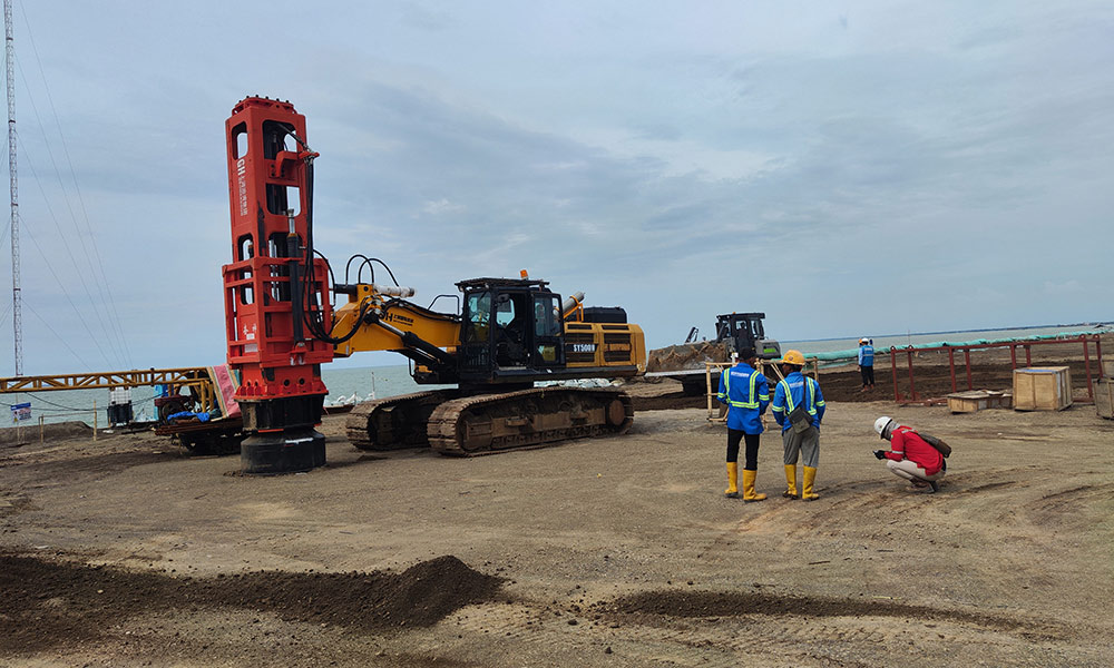 HC150高速液壓夯實機在印度尼西亞施工 HC150高速液壓夯實機在印度尼西亞施工